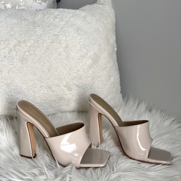 NEW (Never worn) Nude Block Heel Peep Toe Slip-On Style - Picture 4 of 6